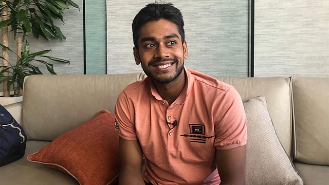 ‘বড়’দের বিশ্বকাপ খেলার অপেক্ষায় মিরাজ। ছবি: লেখক।