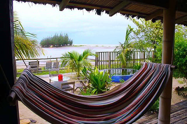 কক্সবাজারের সাগরপাড়ের মারমেইড বিচ রিসোর্ট। ছবি: ফেসবুক পেজ থেকে