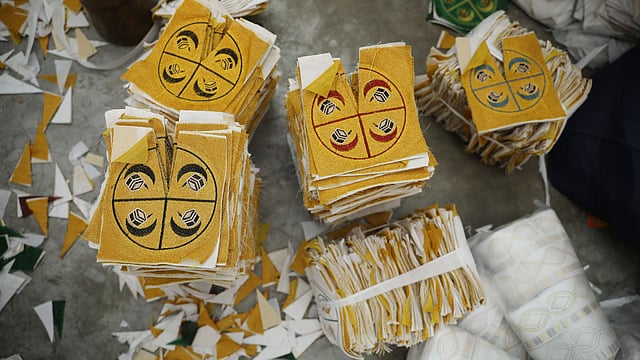 টুপির নকশায় কাবা শরিফ।