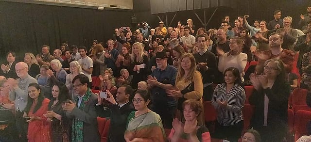 স্টকহোমে নাটক মঞ্চায়নের পর দর্শকের অভিনন্দন