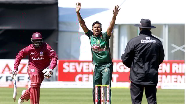 কাল ক্যারিবীয়দের বিপক্ষে ম্যাচসেরা হয়েছেন মোস্তাফিজুর রহমান ছবি: এএফপি
