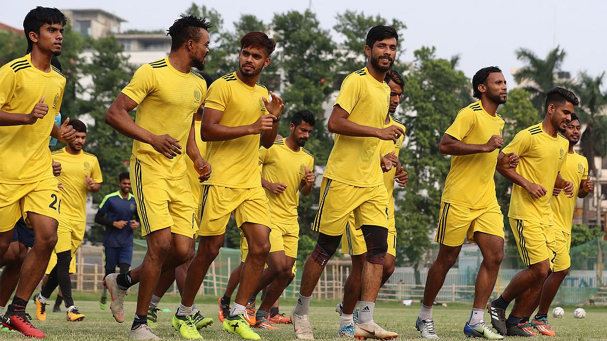 অনুশীলনে আবাহনী লিমিটেড। ছবি: প্রথম আলো