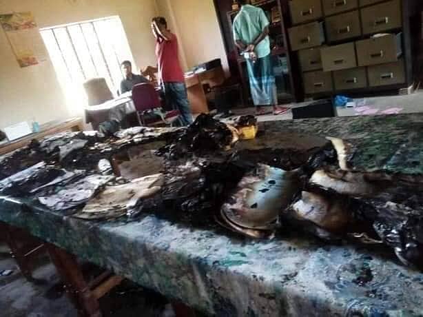 দুর্বৃত্তের আগুনে পুড়েছে কলসিন্দুর উচ্চ মাধ্যমিক স্কুল অ্যান্ড কলেজের নারী ফুটবলারদের অর্জিত মেডেল ও সনদপত্র। ছবি ফেসবুক থেকে নেওয়া