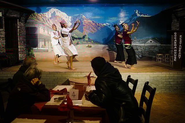 কাঠমান্ডুর থামেলে একটি রেস্তোরাঁয় সন্ধ্যাকালীন নেওয়ারি সাংস্কৃতিক অনুষ্ঠান।