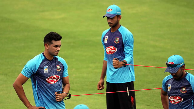 আয়ারল্যান্ড সফরে অতিরিক্ত চার খেলোয়াড়ের অন্তর্ভুক্তির যৌক্তিকতা নিয়ে প্রশ্ন আছে। ফাইল ছবি
