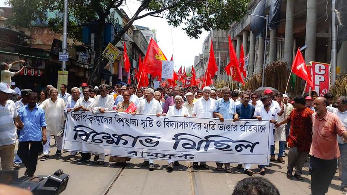 কলকাতায় বিদ্যাসাগরের মূর্তি ভাঙাকে কেন্দ্র করে উত্তপ্ত হয়ে উঠেছে পশ্চিমবঙ্গের রাজনীতি। ছবি: ভাস্কর মুখার্জি।