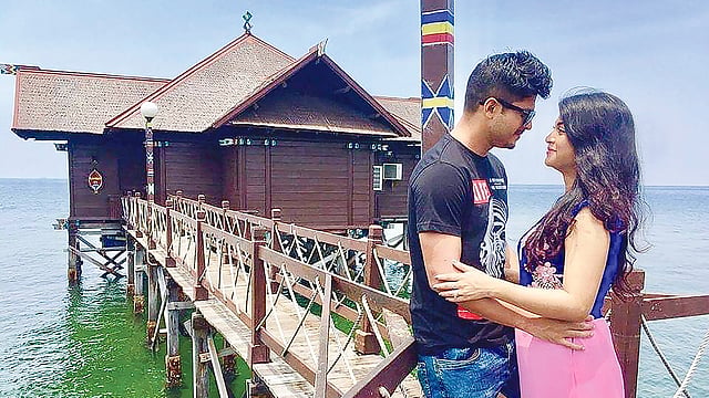 ইন্দোনেশিয়ার জার্কাতায় আয়ার নাটকের শুটিংয়ে নিলয় ও সারিকা। ফাইল ছবি
