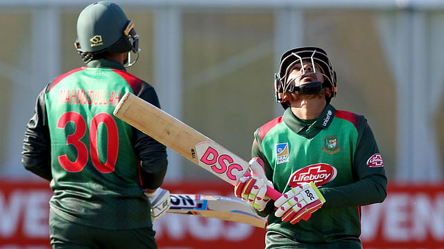 কাল মাইলফলক ছুঁলেও ইনিংস বড় করতে না পারার আক্ষেপ থাকবে মুশফিকের। ছবি: এএফপি