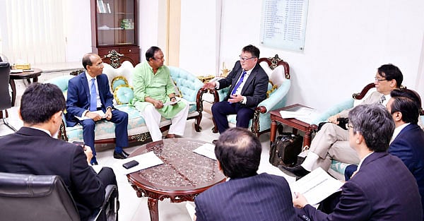 জাপানের মিতসুবিশি বাংলাদেশে গাড়ি উৎপাদনের কারখানা গড়বে। চট্টগ্রামের মিরেরসরাইয়ে বিশেষ অর্থনৈতিক অঞ্চলে গড়া এ কারখানায় প্রথমে গাড়ি এ্যাসম্বল হবে। পরে গাড়ি তৈরির সব কাজ হবে বাংলাদেশে। ছবি: বাসস