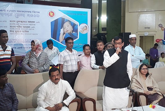 বাংলাদেশ রোগী কল্যাণ সমিতি আয়োজিত দুই দিনব্যাপী রোগী কল্যাণে সমাজসেবায় বিশেষ জাকাত মেলার সমাপনী অনুষ্ঠানে বক্তব্য দেন সমাজকল্যাণমন্ত্রী নুরুজ্জামান আহমেদ। সমাজসেবা অধিদপ্তর, আগারগাঁও, ঢাকা, ১১ মে। ছবি: সংগৃহীত