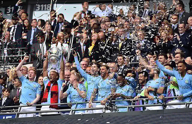 শিরোপা হাতে সিটি খেলোয়াড়দের উচ্ছ্বাস। ছবি : এএফপি