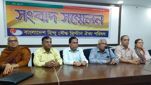 জাতীয় প্রেসক্লাবে আজ রোববার এক সংবাদ সম্মেলনে কথা বলেন বাংলাদেশ হিন্দু বৌদ্ধ খ্রিষ্টান ঐক্য পরিষদের সাধারণ সম্পাদক রানা দাশগুপ্ত। ছবি: মোশতাক আহমেদ