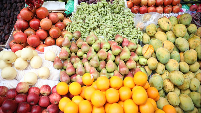 ঢাকায় ফলের বাজার। ফাইল ছবি