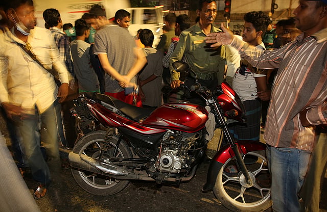 মোটরসাইকেলে থাকা আরোহীর নাম-পরিচয় পাওয়া যায়নি। ছবি: জাহিদুল করিম