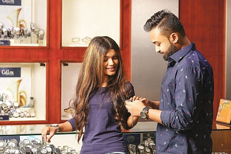 ব্র্যান্ডের ঘড়িও আছে ঈদ কেনাকাটার ফর্দে