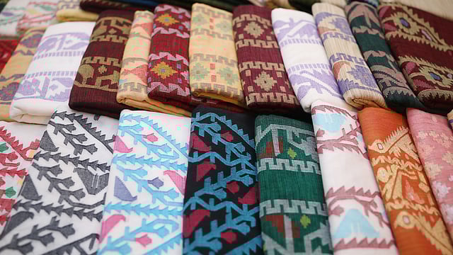 জামদানি কাপড়ের পাঞ্জাবি ও থ্রিপিস।