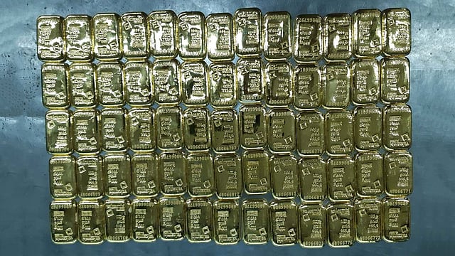 হজরত শাহজালাল আন্তর্জাতিক বিমানবন্দরে সাড়ে ছয় কেজি সোনাসহ এক যাত্রীকে আটক করা হয়েছে। ছবি: সংগৃহীত