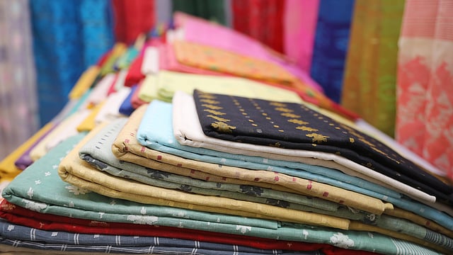 বেশির ভাগ জামদানি শাড়ি এসেছে নারায়ণগঞ্জের সোনারগাঁ থেকে।