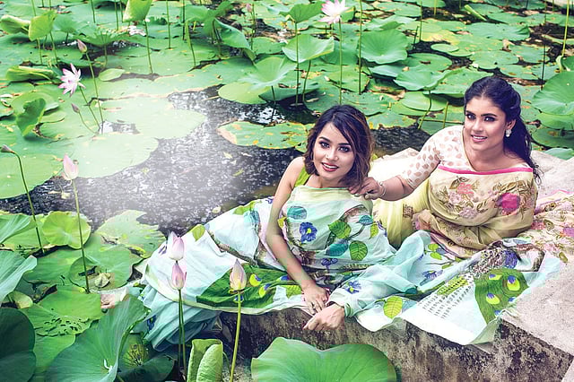 ঈদের শাড়িতে প্রকৃতির নকশা। মডেল: মাশিয়াত ও তৃণ, শাড়ি: টাঙ্গাইল শাড়ি কুটির, সাজ: অরা বিউটি লাউঞ্জ, ছবি: কবির হোসেন, স্থান: দ্য প্যালেস ল্যাক্সারি রিসোর্ট, বাহুবল, হবিগঞ্জ