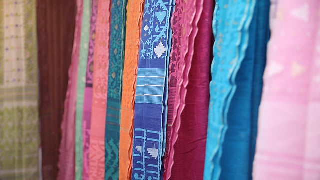 ঐতিহ্যবাহী নকশার কদরই বেশি।