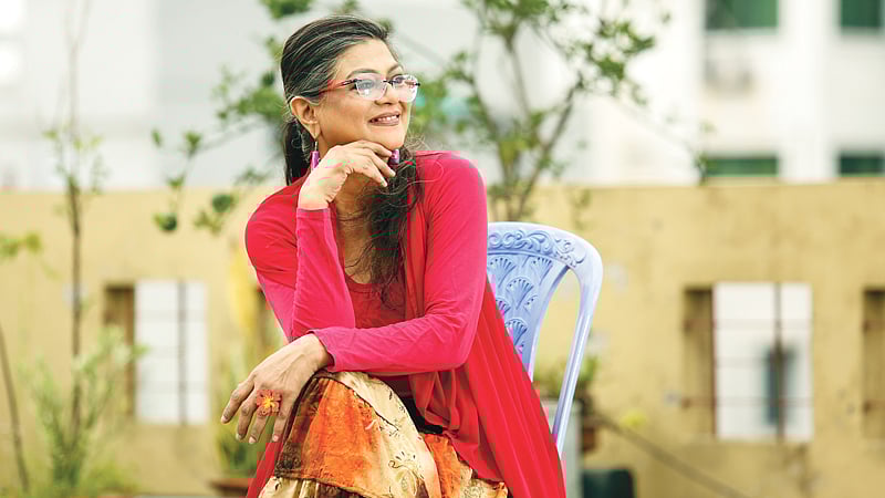 অভিনেত্রী শম্পা রেজা মনে করেন, তারুণ্য ধরে রাখার আসল বিষয় হলো শরীর সুস্থ রাখা আর মনকে আনন্দে রাখা। ছবি: সুমন ইউসুফ