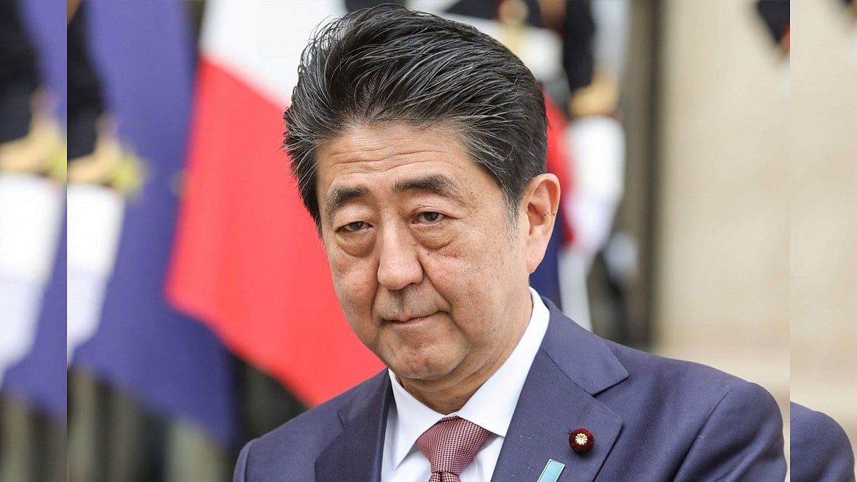 জাপানের রীতিতে দেশটির প্রধানমন্ত্রীর নাম শিনজো আবে নয়, আবে শিনজো লেখা হয়। ছবি: এএফপি