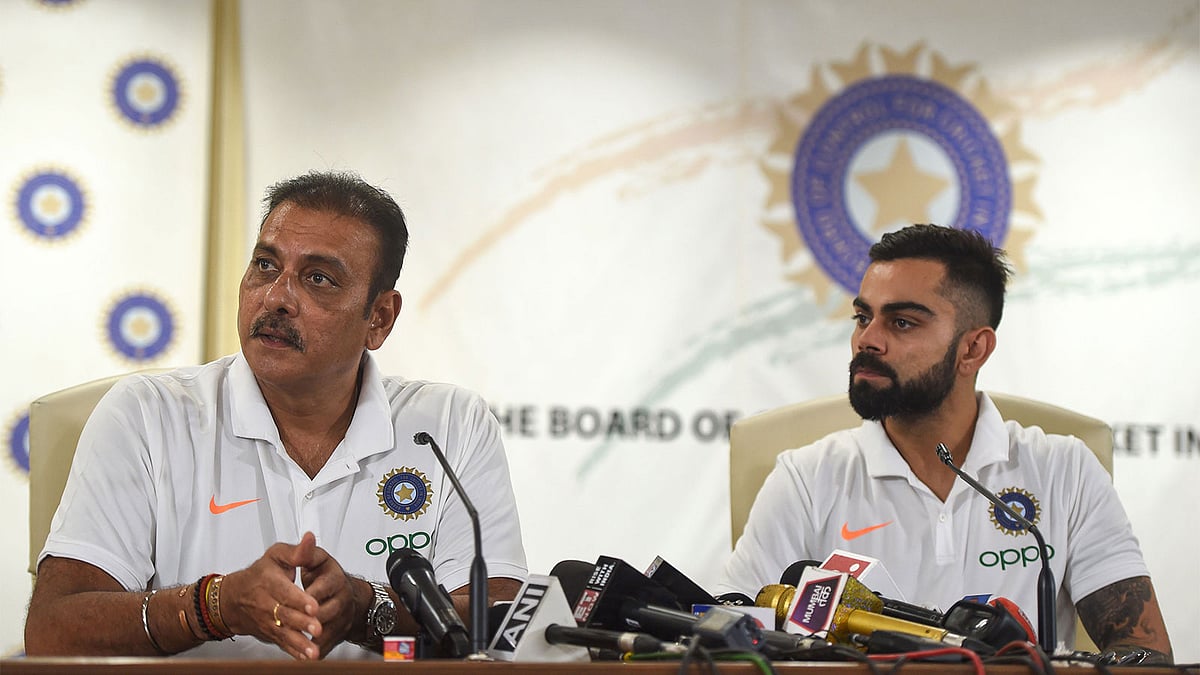 সংবাদ সম্মেলনে অধিনায়ক বিরাট কোহলির সঙ্গে ভারতের কোচ শাস্ত্রী। ছবি: এএফপি