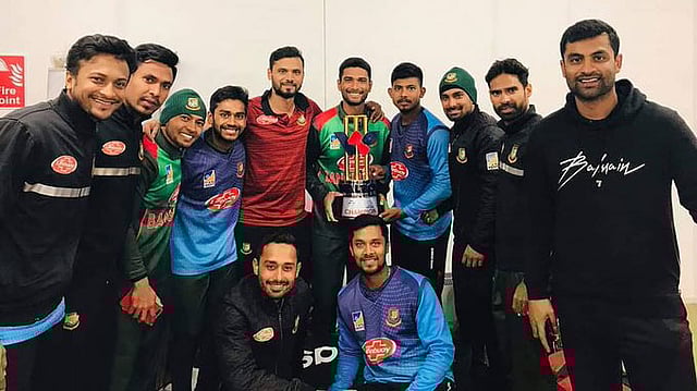 বিশ্বকাপের আগে ত্রিদেশীয় সিরিজের শিরোপা জিতে আত্মবিশ্বাস কুড়িয়েছে বাংলাদেশ দল। ছবি: টুইটার