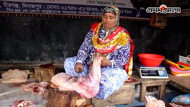 কুড়ি বছর ধরে কসাইয়ের কাজ করছেন জমিলা