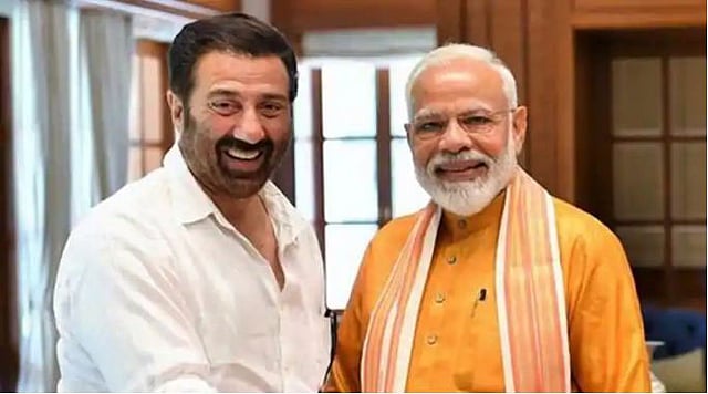 লোকসভা নির্বাচনে জয়ী হওয়ার পর প্রধানমন্ত্রী নরেন্দ্র মোদির সঙ্গে সানি দেওল