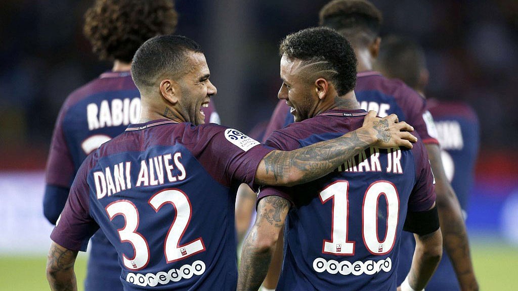 নেইমার-আলভেসের বন্ধুত্ব এতটাই গাঢ়। ছবি : টুইটার