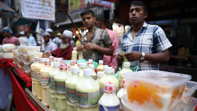 বোতলজাত বাদামের শরবত, লাবাং ও লাচ্ছি।