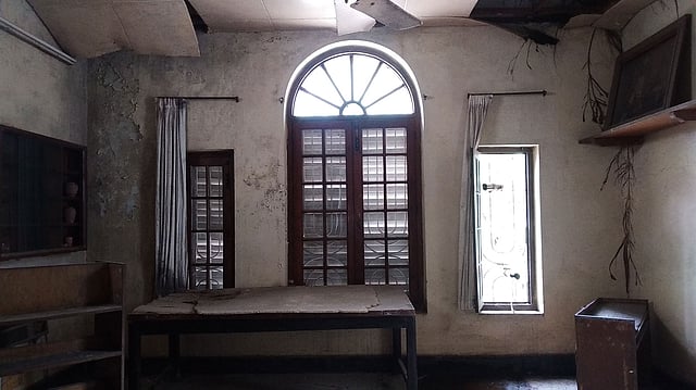 ‘নজরুল স্মৃতিকক্ষ’র বর্তমান দৃশ্য। রোববার দুপুরে তোলা