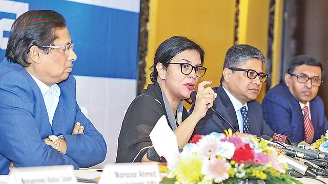 বাজেটে রপ্তানিমুখী পোশাক খাতের জন্য নগদ সহায়তাসহ বিভিন্ন দাবি তুলে ধরেন তৈরি পোশাকশিল্প মালিকদের সংগঠন বিজিএমইএর সভাপতি রুবানা হক। গতকাল রাজধানীর গুলশানের একটি হোটেলে।  ছবি: প্রথম আলো