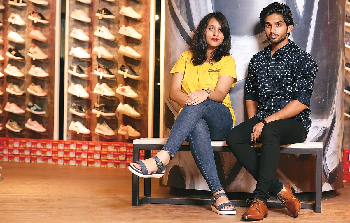 জুতা হওয়া চাই আরামদায়ক। মডেল: িলসা ও সুহাস, জুতা: বাটা, ছবি: নকশা