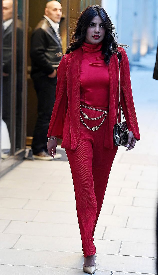 এবার সামাজিক যোগাযোগমাধ্যমে প্রিয়াঙ্কা চোপড়ার ব্যাগ নিয়ে আলোচনা হচ্ছে