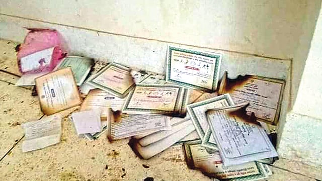 দুর্বৃত্তের আগুনে পুড়েছে কলসিন্দুর উচ্চমাধ্যমিক স্কুল অ্যান্ড কলেজের নারী ফুটবলারদের অর্জিত সনদ।  ফাইল ছবি