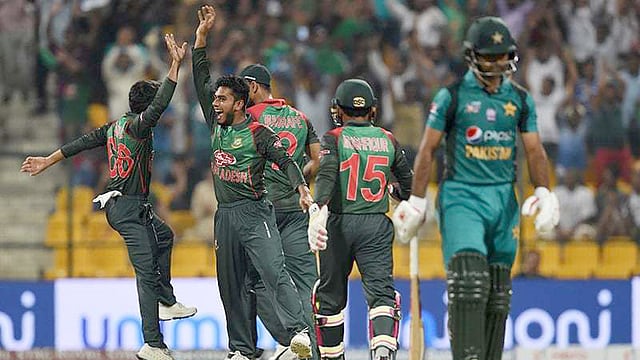 গত চার বছরে ওয়ানডেতে বাংলাদেশের সঙ্গে পারেনি পাকিস্তান। ছবি: এএফপি