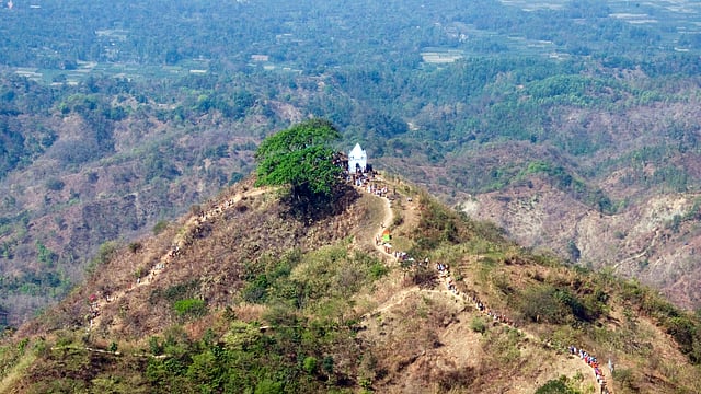 চন্দ্রনাথ পাহাড়, সীতাকুণ্ড। ছবি: সৌরভ দাশ