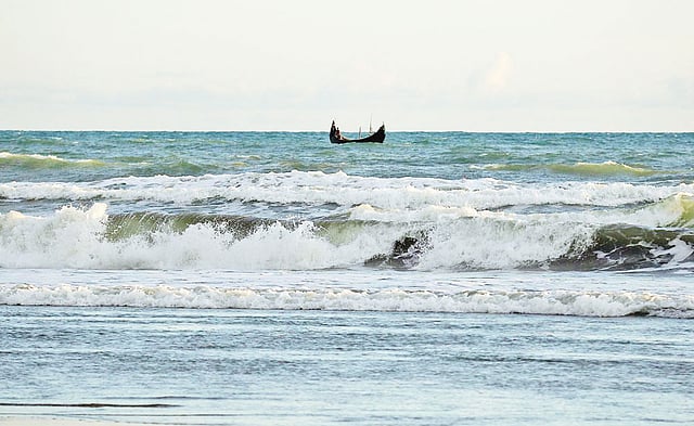 সুন্দর অনেক জায়গাই আছে দেশে, যেখানে বেড়ালে ছুটি হবে আনন্দময়। ছবি: ফারুখ আহমেদ