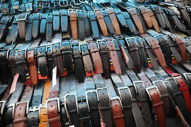 একেকটি বেল্টের দাম ২০০ থেকে ৮০০ টাকা পর্যন্ত।