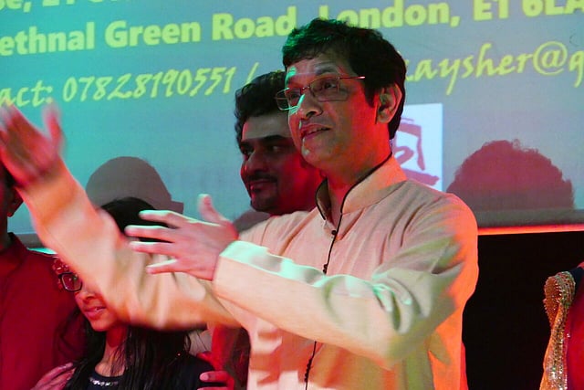 সংগীত পরিবেশন করছেন ইমতিয়াজ আহমেদ