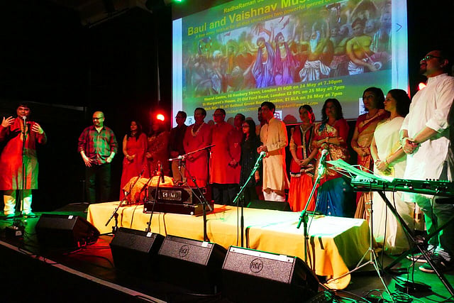 উৎসবে অংশগ্রহণকারী শিল্পীরা