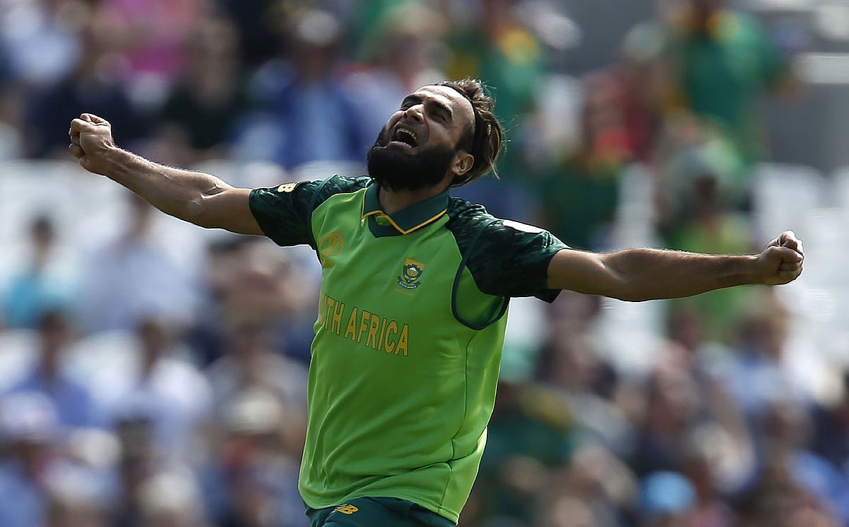 বিশ্বকাপের দ্বিতীয় বলেই উইকেট! ছবি: এএফপি