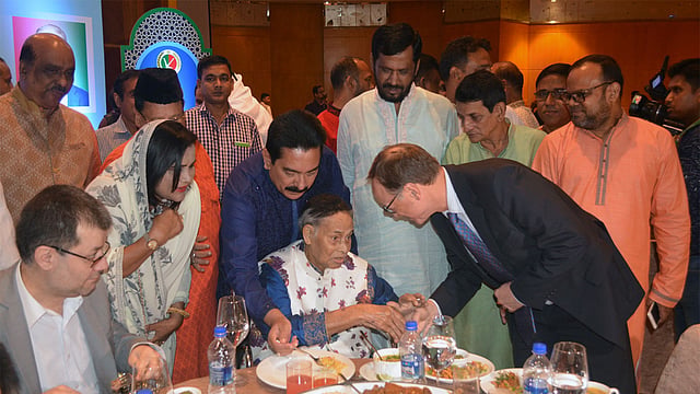কূটনীতিকদের সম্মানে আয়োজিত ইফতার মাহফিলে জাপার চেয়ারম্যান এইচ এম এরশাদ। ঢাকা, ৩০ মে। ছবি: প্রথম আলো