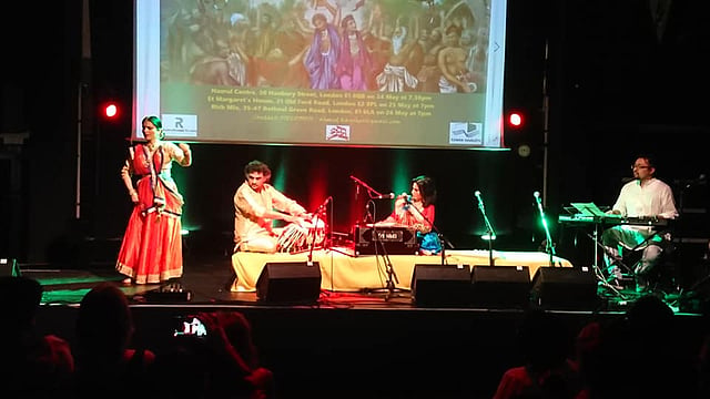 নৃত্য পরিবেশন করছেন ইন্দ্রানী দত্ত