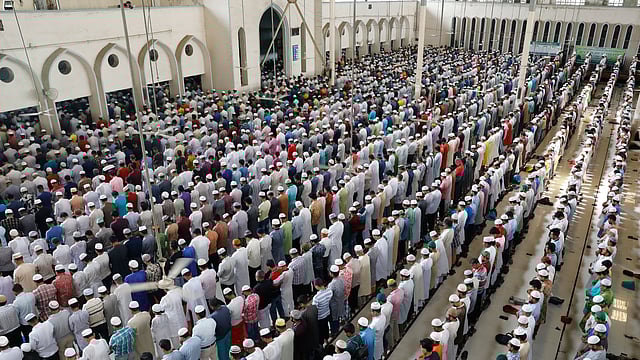 জুমার খুতবায় রমজানের তাৎপর্য ও কোরআন নাজিলসহ ইসলামি জীবন পালন সম্পর্ককে খতিবেরা আলোচনা করেছেন। ছবি: প্রথম আলো