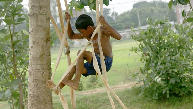 পানিতে ঝাঁপ দেওয়ার প্রস্তুতি