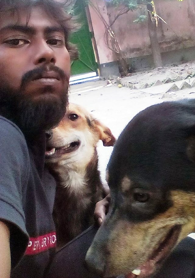 প্রাণীপ্রেমী হিমু। ছবি:সংগৃহীত