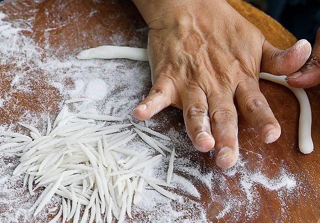 হাতে কাটা সেমাই দিয়ে একসময় হতো ঈদের দিনের মিষ্টিমুখ। ছবি: খালেদ সরকার, কৃতজ্ঞতা: সিতারা ফিরদৌস